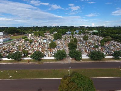 PREFEITURA ESTÁ REALIZANDO LIMPEZA GERAL DO CEMITÉRIO MUNICIPAL.