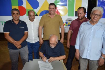 PREFEITO LÍDIO LEDESMA LANÇA OFICIALMENTE PAVIMENTAÇÃO ASFÁLTICA NO BAIRRO DA VILA NOVA ESPERANÇA.