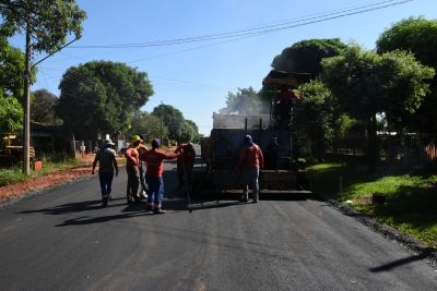 PAVIMENTAÇÃO ASFÁLTICA DA RUA DELMAR AMARAL FERNANDES NO BAIRRO DA VILA NOVA ESTÁ SENDO FINALIZADA.