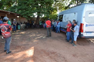 EQUIPE DE SERVIDORES DO PÁTIO DE OBRAS RETOMA OS TRABALHOS DE VARRIÇÃO E LIMPEZA NOS BAIRROS DA CIDADE.