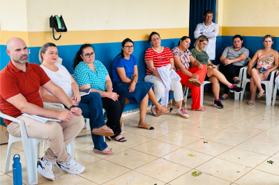 PREFEITO LÍDIO LEDESMA REALIZA REUNIÃO COM SERVIDORES DAS SECRETARIAS DE EDUCAÇÃO E SAÚDE NO ASSENTAMENTO NOSSA SENHORA AUXILIADORA.