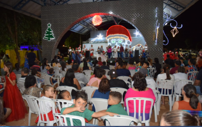 PRAÇA JOÃO FRANCISCO LOPES FOI PALCO DE BELÍSSIMAS APRESENTAÇÕES NO 9º SARAU DE NATAL.