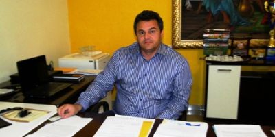 Prefeito Zé Roberto adianta 50% do Décimo Terceiro salário dos servidores efetivos nesta quarta-feira em Iguatemi. Atual Administração de Iguatemi está pagando dívida com a GK.