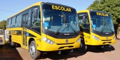 Prefeito Zé Roberto conquista mais dois novos ônibus, agora são 11 conquistados em apenas dois anos. Prefeito Zé Roberto conquista mais dois novos ônibus, agora são 11 conquistados em apenas dois anos.