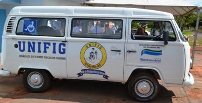 Unifig recebe uma Kombi dos Deputados Estaduais Lidio Lopes e Dione Hashioka. Unifig recebe uma Kombi dos Deputados Estaduais Lidio Lopes e Dione Hashioka.
