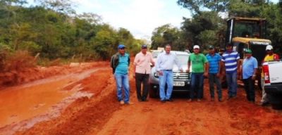 Prefeito e moradores do Rancho Loma unem forças e vão ao MP em busca orientações para soluções de problemas em estrada r
