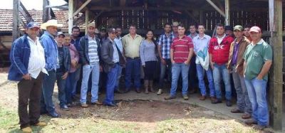 Produtores de leite dos Assentamentos Auxiliadora, Colorado e Rancho Loma, fazem intercâmbio com  produtores de Icaraíma