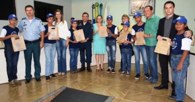 Polícia Militar e Prefeitura de Iguatemi realizaram formatura 2014 do Projeto Bom de Bola – Bom na Escola.