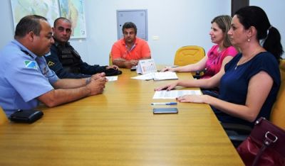 PREFEITO ZÉ ROBERTO APROVOU PROJETO PARA IMPLANTAÇÃO DA GUARDA MIRIM EM IGUATEMI. PREFEITO ZÉ ROBERTO APROVOU PROJETO PARA IMPLANTAÇÃO DA GUARDA MIRIM EM IGUATEMI.