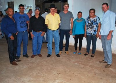 “2º BOI NO ROLETE”, MOVIMENTOU O DOMINGO NO ASSENTAMENTO RANCHO LOMA COM GRANDIOSO ALMOÇO.