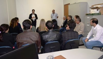 Servidores da Prefeitura de Iguatemi terão cartões de créditos para compras no comércio local com desconto em folha. Servidores da Prefeitura de Iguatemi terão cartões de créditos para compras no comércio local com desconto em folha.