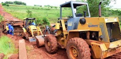 Prefeitura está reconstruindo pontes destruídas pelas chuvas no Assentamento Auxiliadora.
