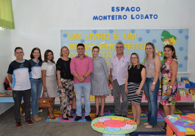 ESCOLA ESTADUAL 8 DE MAIO INAUGURA ESPAÇO DE LEITURA ESCOLA ESTADUAL 8 DE MAIO INAUGURA ESPAÇO DE LEITURA