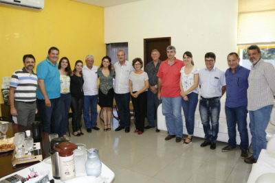 DEP. FEDERAL GERALDO RESENDE GARANTE ASFALTO E ÔNIBUS ESCOLAR PARA IGUATEMI DEP. FEDERAL GERALDO RESENDE GARANTE ASFALTO E ÔNIBUS ESCOLAR PARA IGUATEMI