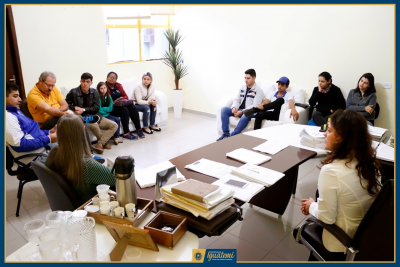 PREFEITA RECEBE REPRESENTANTES DA ASSOCIAÇÃO DOS ACADÊMICOS IGUATEMIENSES PREFEITA RECEBE REPRESENTANTES DA ASSOCIAÇÃO DOS ACADÊMICOS IGUATEMIENSES
