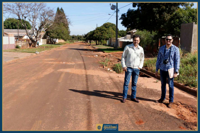 ENGENHEIRO FAZ LEVANTAMENTO PARA RECUPERAÇÃO E PAVIMENTAÇÃO DE RUAS DA VILA ROSA ENGENHEIRO FAZ LEVANTAMENTO PARA RECUPERAÇÃO E PAVIMENTAÇÃO DE RUAS DA VILA ROSA