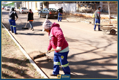 PREFEITURA REALIZA LIMPEZA URBANA DE RUAS E AVENIDAS PREFEITURA REALIZA LIMPEZA URBANA DE RUAS E AVENIDAS