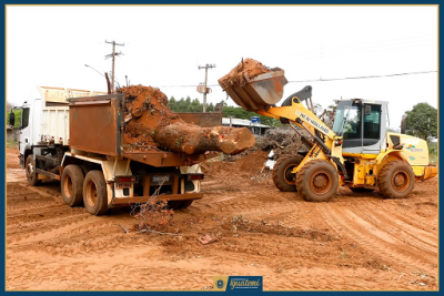 PREFEITURA INTENSIFICA AÇÕES DE LIMPEZA URBANA PREFEITURA INTENSIFICA AÇÕES DE LIMPEZA URBANA