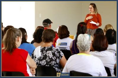 IDOSOS RECEBERAM PALESTRA SOBRE QUALIDADE DE VIDA NA MELHOR IDADE IDOSOS RECEBERAM PALESTRA SOBRE QUALIDADE DE VIDA NA MELHOR IDADE