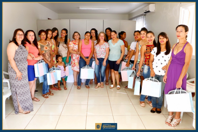 CERCA DE 20 PESSOAS PARTICIPARAM DE FORMAÇÃO EM MANICURE E PEDICURE CERCA DE 20 PESSOAS PARTICIPARAM DE FORMAÇÃO EM MANICURE E PEDICURE