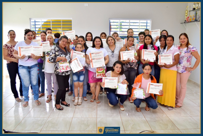 40 PESSOAS PARTICIPARAM DE FORMAÇÃO EM CROCHÊ E PINTURA EM TECIDO 40 PESSOAS PARTICIPARAM DE FORMAÇÃO EM CROCHÊ E PINTURA EM TECIDO