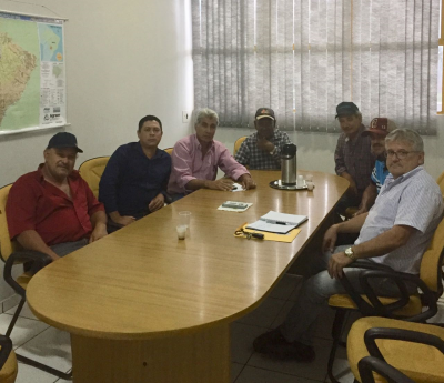 SECRETÁRIO DE OBRAS RECEBEU VEREADOR CARLINHOS E LIDERANÇAS DO ASSENTAMENTO AUXILIADORA SECRETÁRIO DE OBRAS RECEBEU VEREADOR CARLINHOS E LIDERANÇAS DO ASSENTAMENTO AUXILIADORA