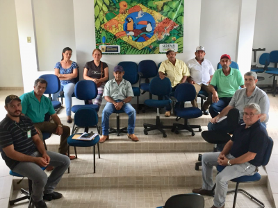 SECRETARIA DE DESENVOLVIMENTO ECONÔMICO RECEBEU PEQUENOS PRODUTORES RURAIS SECRETARIA DE DESENVOLVIMENTO ECONÔMICO RECEBEU PEQUENOS PRODUTORES RURAIS
