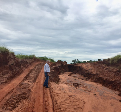 SECRETÁRIO DE OBRAS REALIZA ACOMPANHAMENTO DA SITUAÇÃO DAS ESTRADAS RURAIS SECRETÁRIO DE OBRAS REALIZA ACOMPANHAMENTO DA SITUAÇÃO DAS ESTRADAS RURAIS