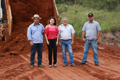 PREFEITA PATRICIA E SECRETÁRIO EDSON VISITARAM OBRAS DE RECUPERAÇÃO DAS ESTRADAS RURAIS PREFEITA PATRICIA E SECRETÁRIO EDSON VISITARAM OBRAS DE RECUPERAÇÃO DAS ESTRADAS RURAIS