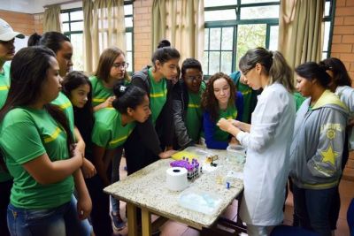 Laboratório Municipal realiza testes de tipagem sanguínea na Escola Paulo Freire. Laboratório Municipal realiza testes de tipagem sanguínea na Escola Paulo Freire.