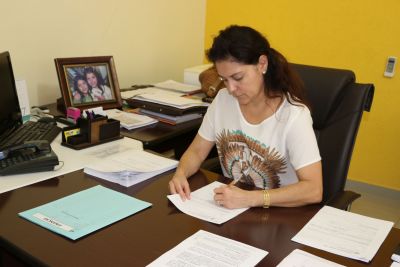 PREFEITA PATRÍCIA SANCIONA LEI QUE DETERMINA ELEIÇÃO PARA DIRETORES NA REDE MUNICIPAL DE ENSINO. PREFEITA PATRÍCIA SANCIONA LEI QUE DETERMINA ELEIÇÃO PARA DIRETORES NA REDE MUNICIPAL DE ENSINO.