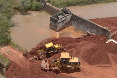 PREFEITURA ESTÁ RECONSTRUINDO A BARRAGEM DA “USINA PIRAY”. PREFEITURA ESTÁ RECONSTRUINDO A BARRAGEM DA “USINA PIRAY”.