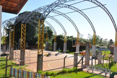 PREFEITURA RETOMA OBRA DE GINÁSIO NO “RANCHO LOMA” E COBERTURA DE QUADRA NO “AUXILIADORA”. PREFEITURA RETOMA OBRA DE GINÁSIO NO “RANCHO LOMA” E COBERTURA DE QUADRA NO “AUXILIADORA”.