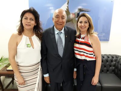 PREFEITA PATRÍCIA MARGATTO APROVEITA ENCONTRO PARA AGRADECER O SENADOR PEDRO CHAVES PREFEITA PATRÍCIA MARGATTO APROVEITA ENCONTRO PARA AGRADECER O SENADOR PEDRO CHAVES