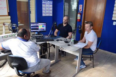 ENFERMEIROS DO PAM FAZEM ALERTA NA RÁDIO BOA NOVA FM SOBRE TROTES. ENFERMEIROS DO PAM FAZEM ALERTA NA RÁDIO BOA NOVA FM SOBRE TROTES.