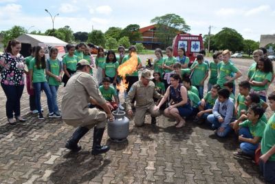 IGUATEMI RECEBE PROJETO BOMBEIRO NA ESCOLA NESTE MÊS DE MARÇO. IGUATEMI RECEBE PROJETO BOMBEIRO NA ESCOLA NESTE MÊS DE MARÇO.