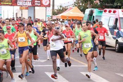ATLETAS CORREDORES DE IGUATEMI PARTICIPARAM DE CORRIDAS NO ESTADO DO PARANÁ.