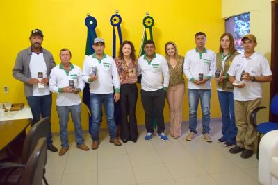 PREFEITA PATRÍCIA PARTICIPOU DE ENTREGA DE CELULARES PARA AGENTES DO CONTROLE DE ENDEMIAS. PREFEITA PATRÍCIA PARTICIPOU DE ENTREGA DE CELULARES PARA AGENTES DO CONTROLE DE ENDEMIAS.