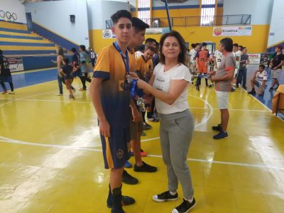 CATEGORIA SUB-17 RECEBE PREMIAÇÃO DAS MÃOS DA PREFEITA PATRÍCIA MARGATTO. CATEGORIA SUB-17 RECEBE PREMIAÇÃO DAS MÃOS DA PREFEITA PATRÍCIA MARGATTO.