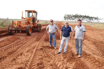 AGESUL E PREFEITURA RECUPERAM ESTRADAS RURAIS NA REGIÃO DA FAZENDA UNIÃO E FAZ. COROAVES. AGESUL E PREFEITURA RECUPERAM ESTRADAS RURAIS NA REGIÃO DA FAZENDA UNIÃO E FAZ. COROAVES.