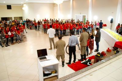 CORPO DE BOMBEIROS REALIZOU ENTREGA DE CERTIFICADOS DO CORPO DE BOMBEIROS REALIZOU ENTREGA DE CERTIFICADOS DO
