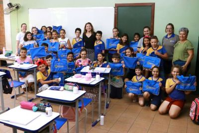 PELO TERCEIRO ANO CONSECUTIVO PREFEITURA DE IGUATEMI ENTREGA KITS ESCOLARES. PELO TERCEIRO ANO CONSECUTIVO PREFEITURA DE IGUATEMI ENTREGA KITS ESCOLARES.