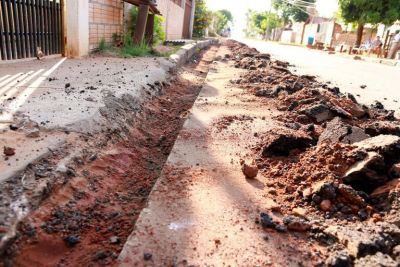 SECRETARIA DE OBRAS REALIZA TRABALHOS NAS RUAS DO BAIRRO VILA MARIZA. SECRETARIA DE OBRAS REALIZA TRABALHOS NAS RUAS DO BAIRRO VILA MARIZA.