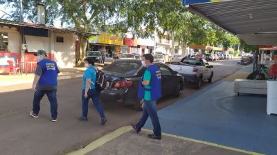PROFISSIONAIS DA SAÚDE VISITAM O COMÉRCIO LOCAL COM ORIENTAÇÕES SOBRE O COVID- 19. PROFISSIONAIS DA SAÚDE VISITAM O COMÉRCIO LOCAL COM ORIENTAÇÕES SOBRE O COVID- 19.