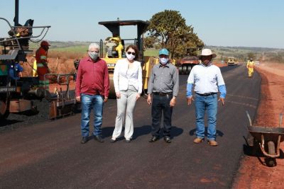 PATRÍCIA MARGATTO VISITA OBRAS DE PAVIMENTAÇÃO ASFÁLTICA DA RODOVIA 386. PATRÍCIA MARGATTO VISITA OBRAS DE PAVIMENTAÇÃO ASFÁLTICA DA RODOVIA 386.