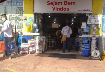 PREFEITURA REALIZOU AÇÃO PREVENTIVA CONTRA A DENGUE E AIDS, NOS COMÉRCIOS DE IGUATEMI. PREFEITURA REALIZOU AÇÃO PREVENTIVA CONTRA A DENGUE E AIDS, NOS COMÉRCIOS DE IGUATEMI.