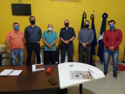 DELEGADO E COMANDANTE DA PM SÃO RECEBIDOS PELO PREFEITO DR. LÍDIO. DELEGADO E COMANDANTE DA PM SÃO RECEBIDOS PELO PREFEITO DR. LÍDIO.