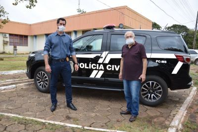 PREFEITO DR LÍDIO ENTREGA AO DELEGADO A VIATURA CONQUISTADA PARA A POLÍCIA CIVIL. PREFEITO DR LÍDIO ENTREGA AO DELEGADO A VIATURA CONQUISTADA PARA A POLÍCIA CIVIL.