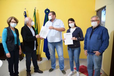 PREFEITO LÍDIO RECEBEU DIREÇÃO DA UNIÃO DOS DEFICIENTES FÍSICOS DE IGUATEMI COM PEDIDO DE VEREADORES. PREFEITO LÍDIO RECEBEU DIREÇÃO DA UNIÃO DOS DEFICIENTES FÍSICOS DE IGUATEMI COM PEDIDO DE VEREADORES.