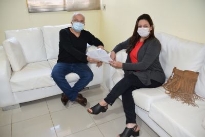 DR. LÍDIO RECEBEU SOLICITAÇÕES E INDICAÇÕES DA VEREADORA CAROL. DR. LÍDIO RECEBEU SOLICITAÇÕES E INDICAÇÕES DA VEREADORA CAROL.